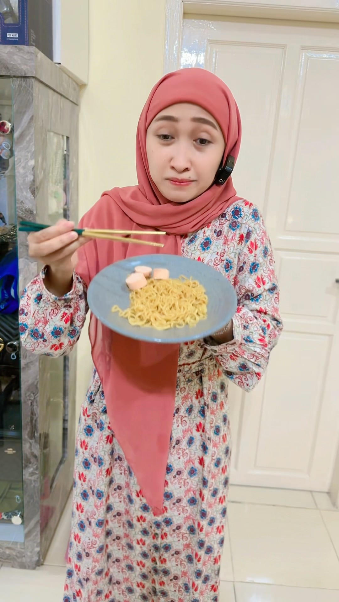 CARA MUDAH MAKAN MIE PAKAI SUMPIT #shorts