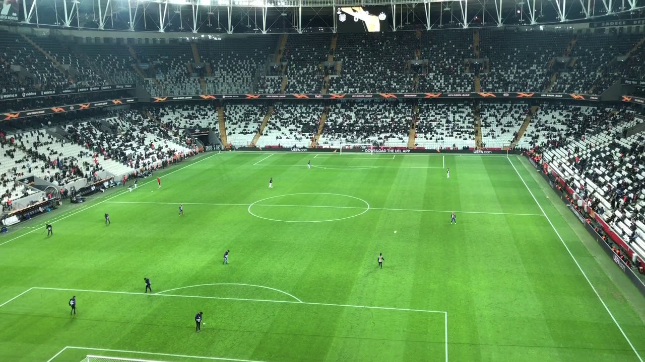 Karanlık Kuruldu Geceye-Bırakmam Beşiktaş’ım Seni-Tribun