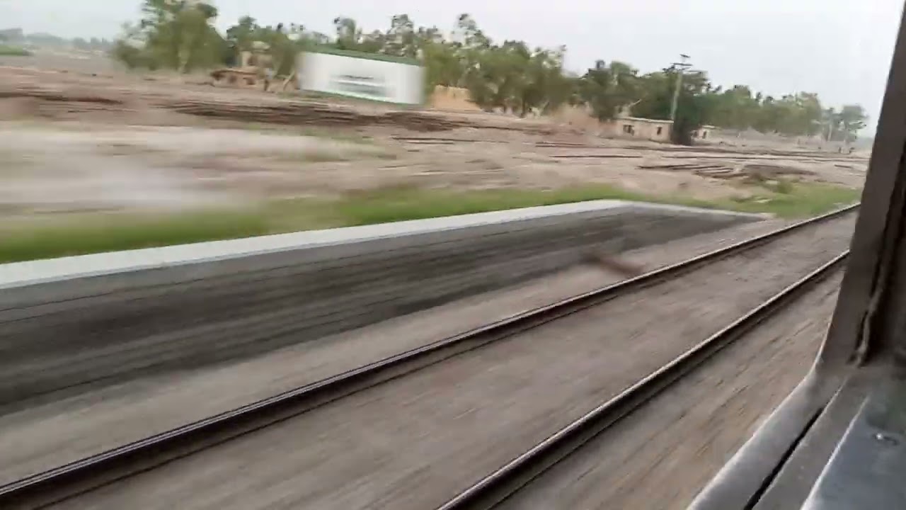 17 up Millat Express Speedy Crossing Kot Samabha Railway Junction