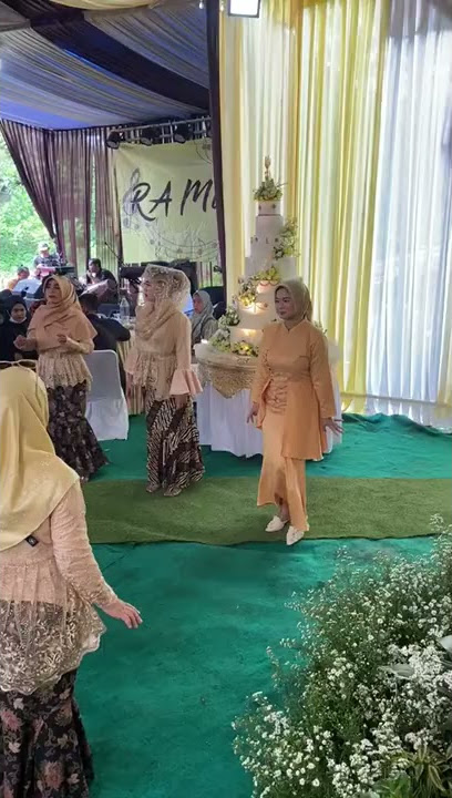 flashmob wedding x tiktok