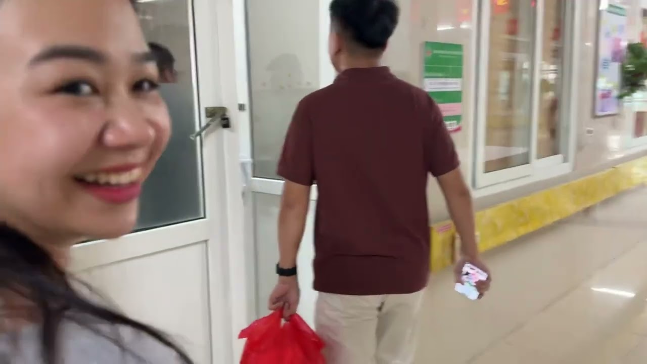 Cường Ánh Từ Trên Hà Nội Về Để Thăm Chị Sen