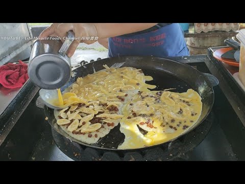 槟城美食打包日香蕉蛋饼糕加葡萄干 Penang street food making banana egg pancake