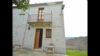 Property with garden for sale in the medieval village in Italy - Contact Italian Real Estate