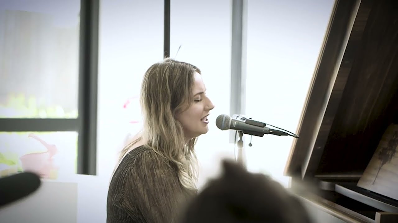 BELLA DEER -  Live Acoustic Performance - In The Nebula (Barwon Heads)