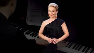 Rhian Lois: Sul fil d'un soffio etesio (Falstaff - Verdi)