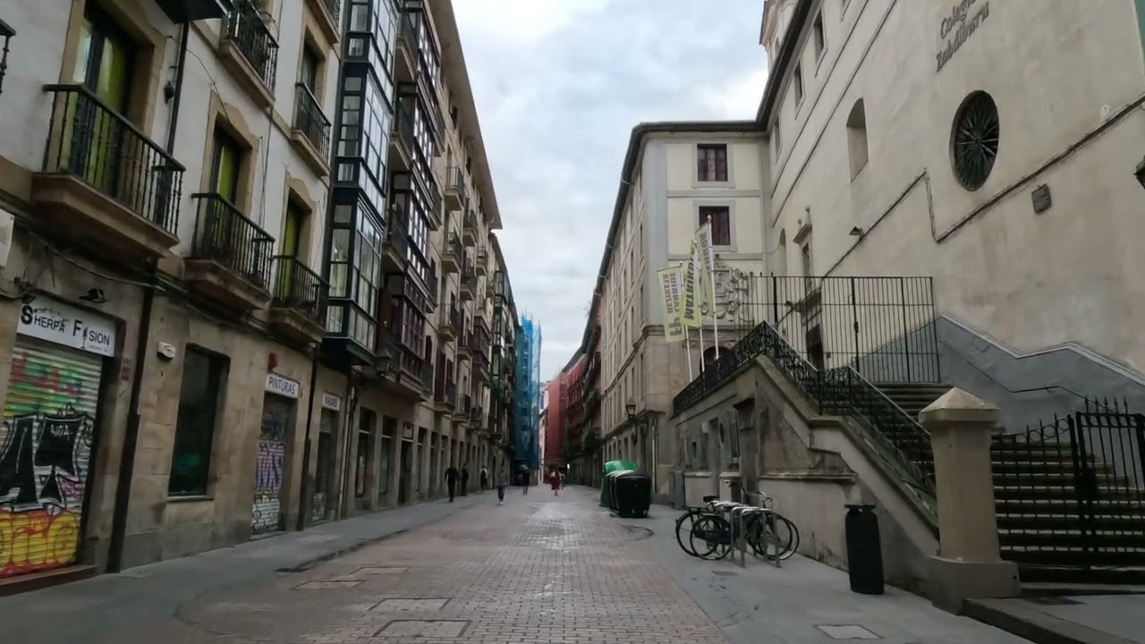 Walking In Bilbao: Plaza Unamuno - Ascao - Esperanza - Ayuntamiento. 4K
