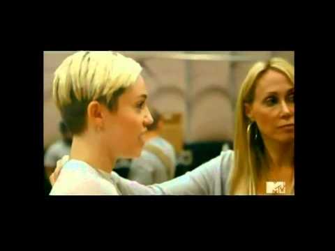 Miley Cyrus imita a Shakira