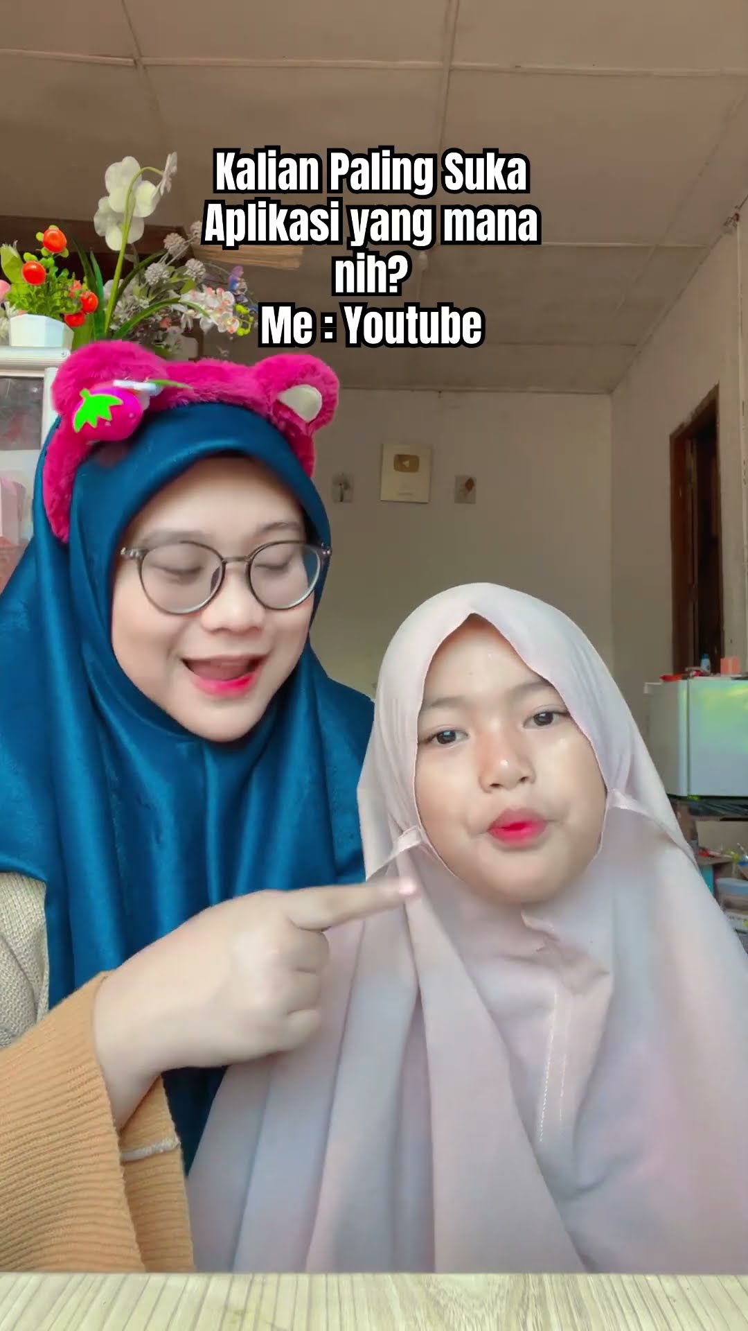 Kalian paling suka medsos yang mana nih? Me : Youtube