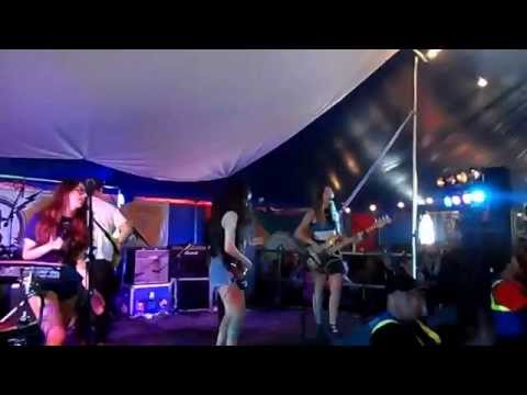 HAIM + Mumford &amp; Sons &quot;Honkey Tonk Women&quot; secret set Glastonbury 2014 (clip)