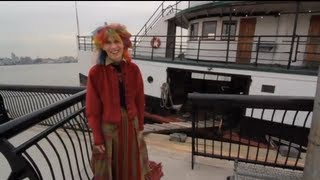 These people live on the oldest vessel on the eastern seaboard - OffBeat Spaces Video