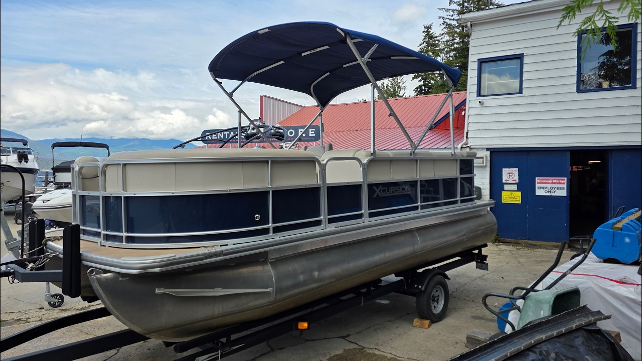 ⁣2015 Xcursion Pontoon - 90HP Yamaha OB