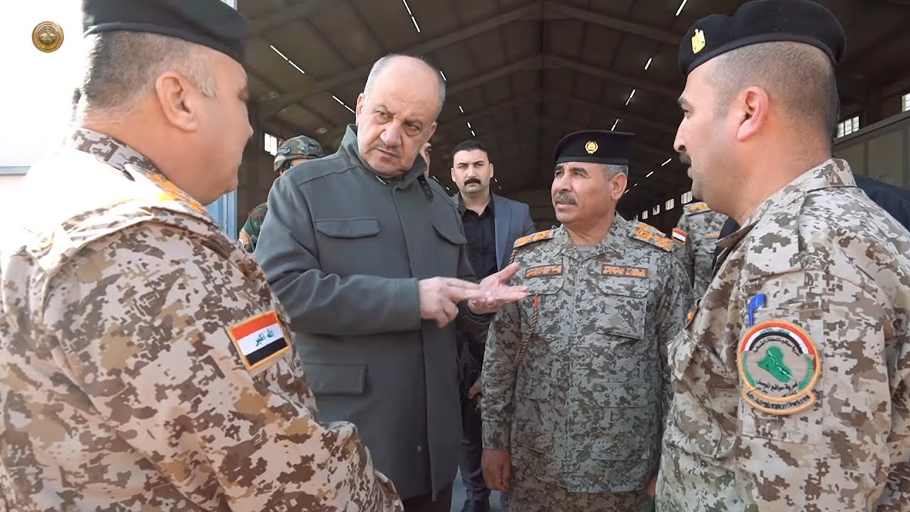 بالفيديو.. وزير الدفاع يزور مدخر تموين الموصل