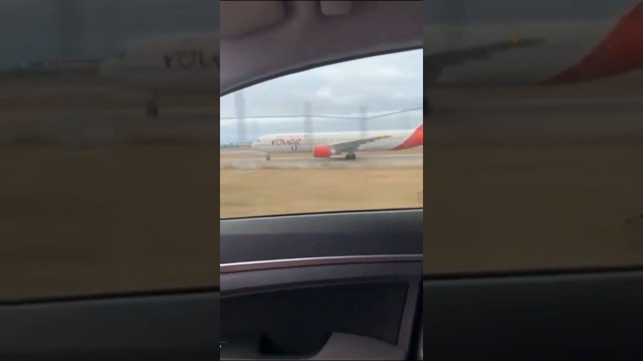 Car Races an Airplane 🤣