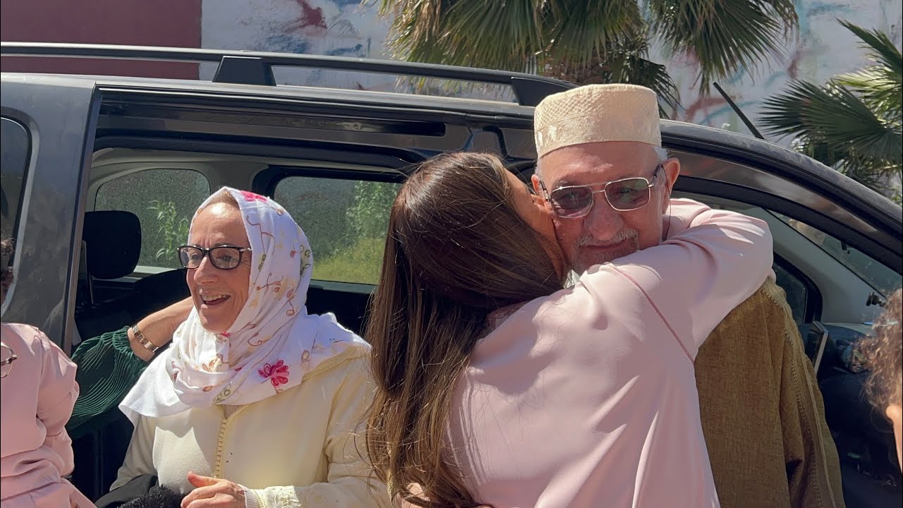 ‏آجي شوفوا معايا المفاجأة اللي درت ماما وبابا بمناسبة العمرة ديالهم ￼