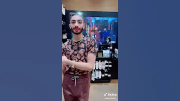 علامه من علامات الساعة الصغرى تشبه الرجال بالنساء و النساء بالرجال 