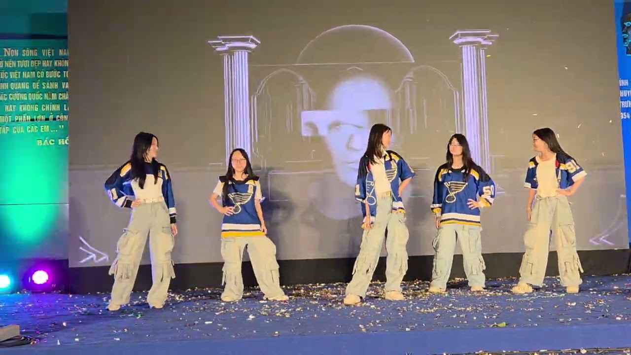 Khối tiếng Hàn: LE SSERAFIM 