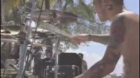 Blink-182 - Whats My Age Again (Live & Naked on MTV)