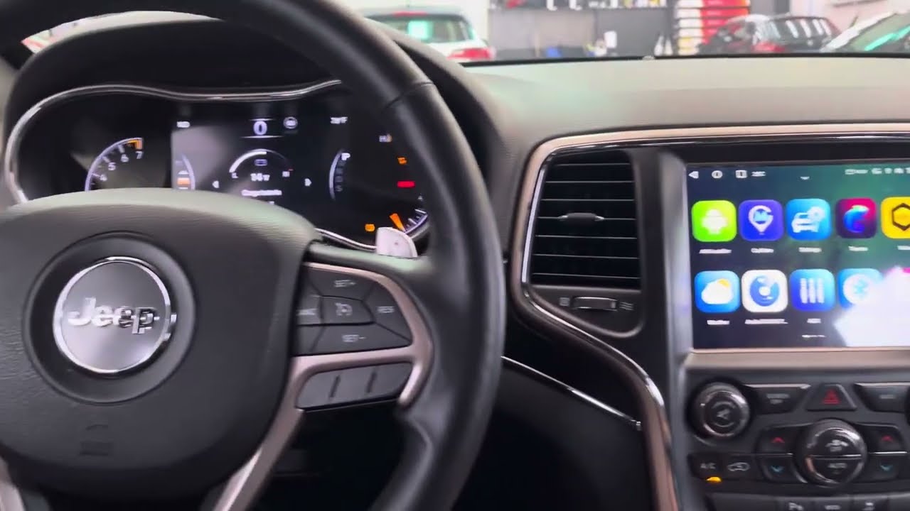 Jeep Gran Cherokee - defeito na central? Multimídia nova com integração e conectividade!