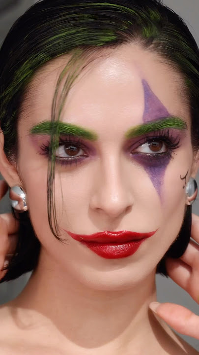 We are going out tonight🙅🏻‍♀️ he’s an easy joker makeup tutorial…. Yes or no???? #jokermakeup