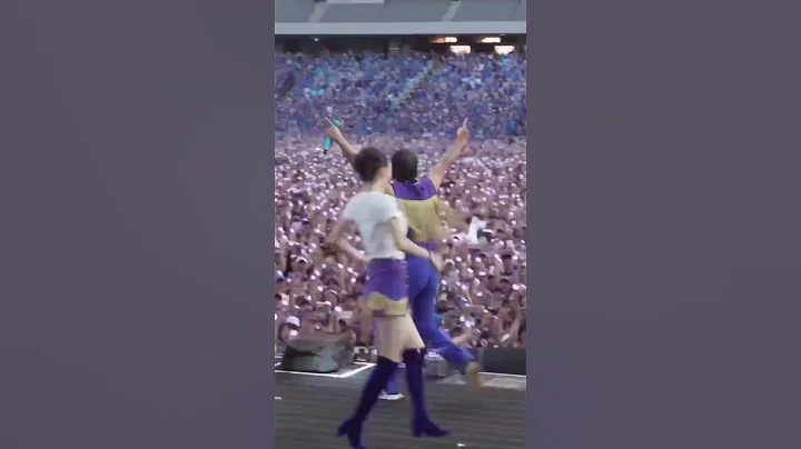 #Psy uses a trap door to launch himself on stage‼️👀#concerts #concert #festival #crowd - DayDayNews