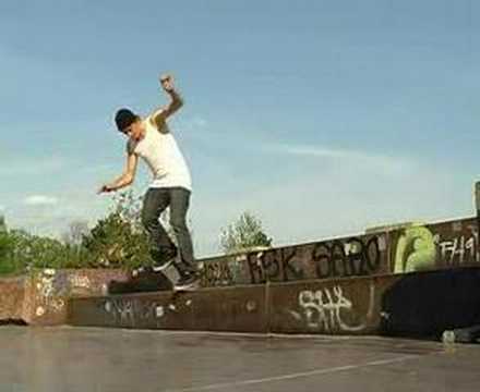 tomas vintr - fs popshuv bs nosegrind popout