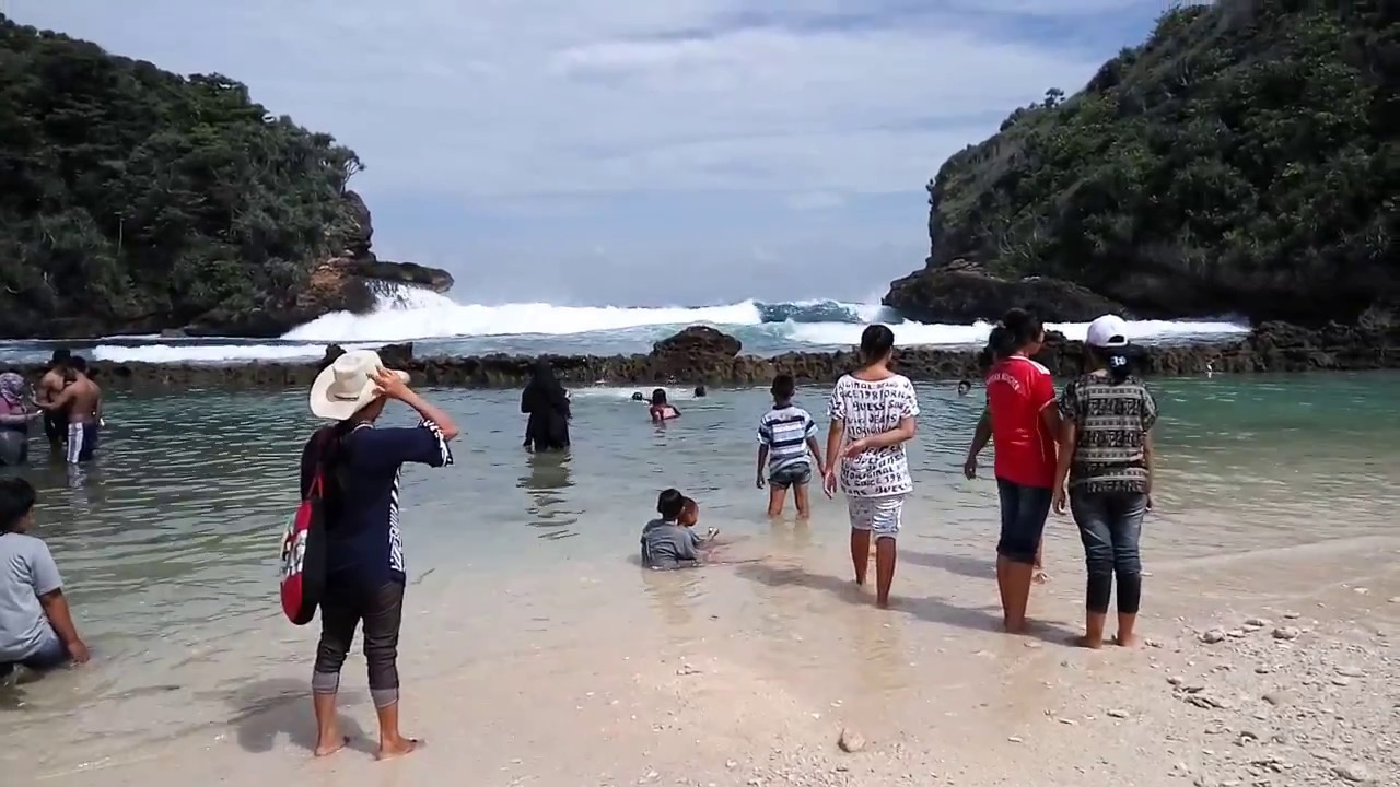 Ombak Dahsyat Pantai Batu  Bengkung Malang  JAWA  TIMUR  