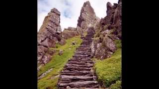 Video thumbnail of "Celtic Woman - Scarborough Fair [Lyrics]"