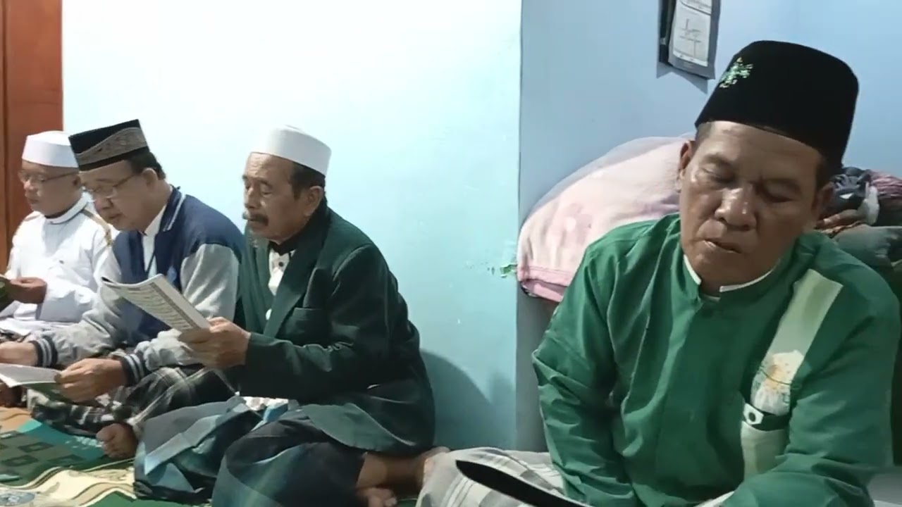 HATAMAN QURAN 30JUZ DI PINPIN OLEH PA USTDZ KARIMAN  ,KEGIATAN RANTING NAHDLATUL ULAMA LIMUSNUNGGAL 