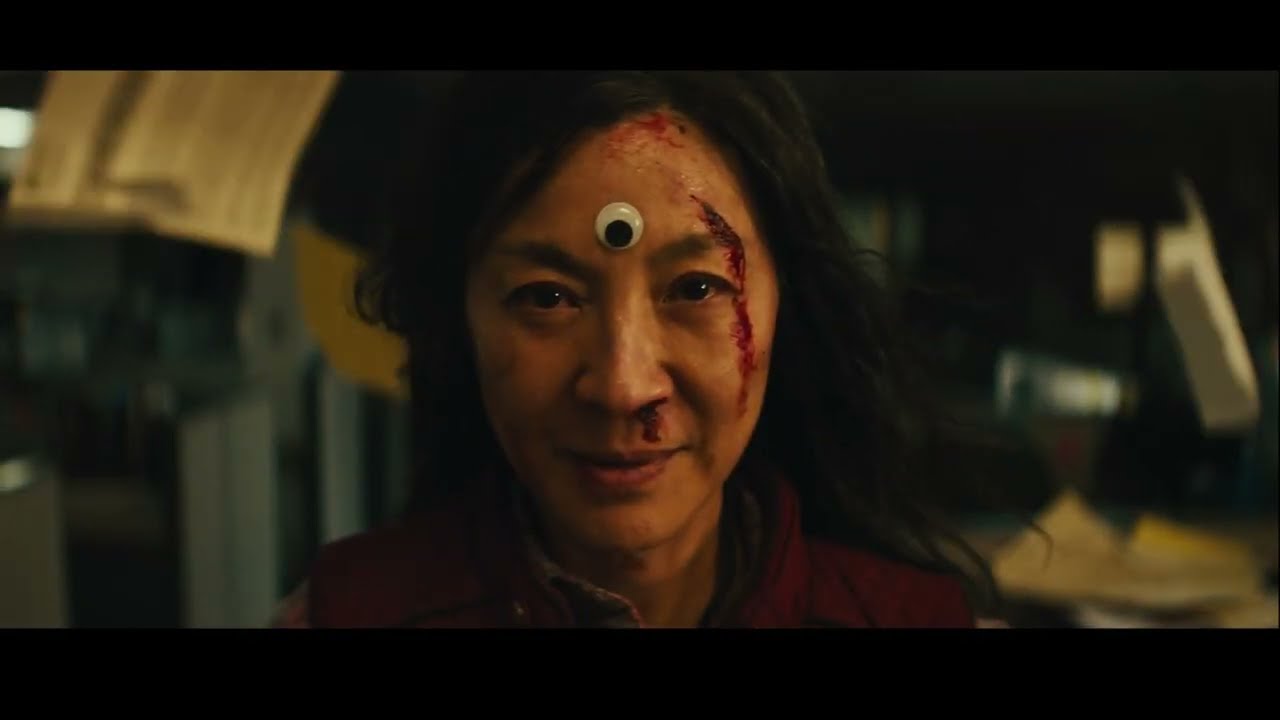 Everything Everywhere All At Once | Bande-annonce officielle (VF) - YouTube