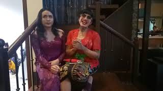 Dewi Caput Tamu Kehormatan Mami Sisca