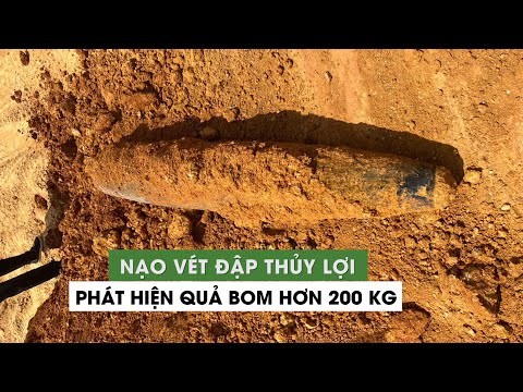 Video Phát hiện quả bom nặng hơn 200 kg khi nạo vét đập ở Hà... - youtube