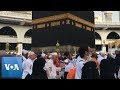 Muslim Pilgrims Pray in Mecca as Hajj Winds Down Without Incident