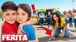 MAMMAGIULIA cade con i pattini 😱 si rompe il polso e FIGLIACHIARA la salva 😭🚑