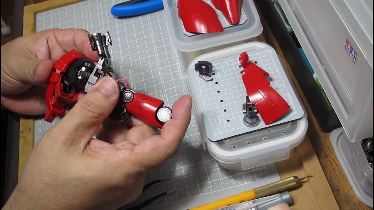 RG MSN-04FF SAZABI（FUKUOKA SAIDE -F）：「脚の組み立て」 - YouTube