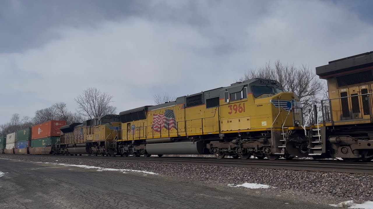 Railfanning on the UP Clinton Subdivision February 2026 (Feat: UP CNAOK Passes Blown Up UP 6318)