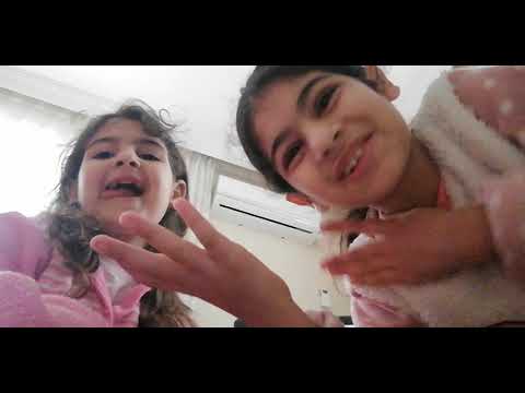 Video: Yaşlı Kontes Ve Genç Kontes: Büyücü-Kağıt Stüdyosu Size Kağıttan Kiraz Kız Kardeşleri Nasıl çıkaracağınızı Anlatacak