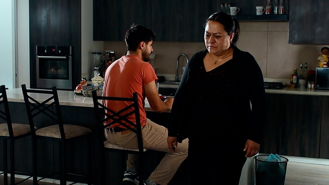 Ignoró a su hijo por complacer a su esposo sin imaginar que era la decisión equivocada