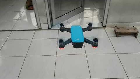 dji Spark Fly with Broken Arm