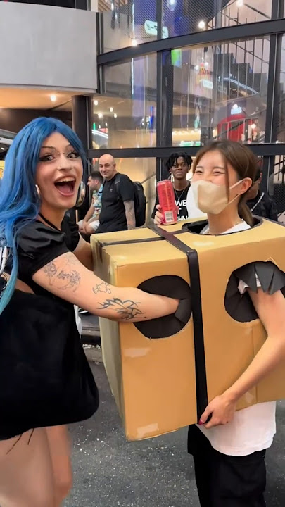 Japanese Girls Offer Boxed Service