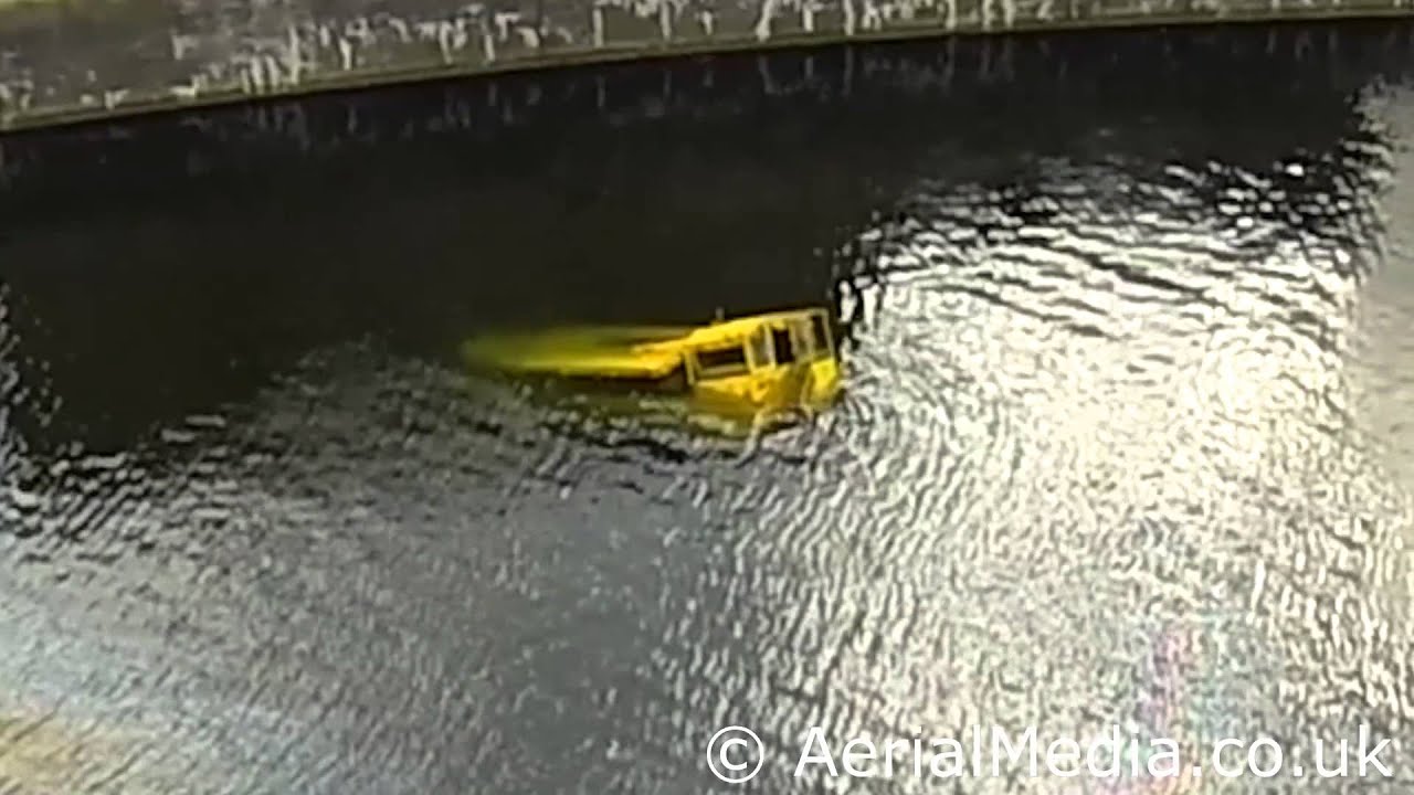 Liverpool's Duck bus sinks in the albert dock - YouTube