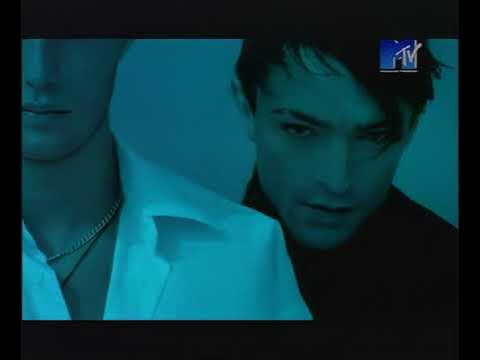 Между мной и тобой остается ветер. Оскар между мной и тобой. Оскар между мной и тобой слушать. Оскар между мной и тобой клип. Оскар певец между мной и тобой.