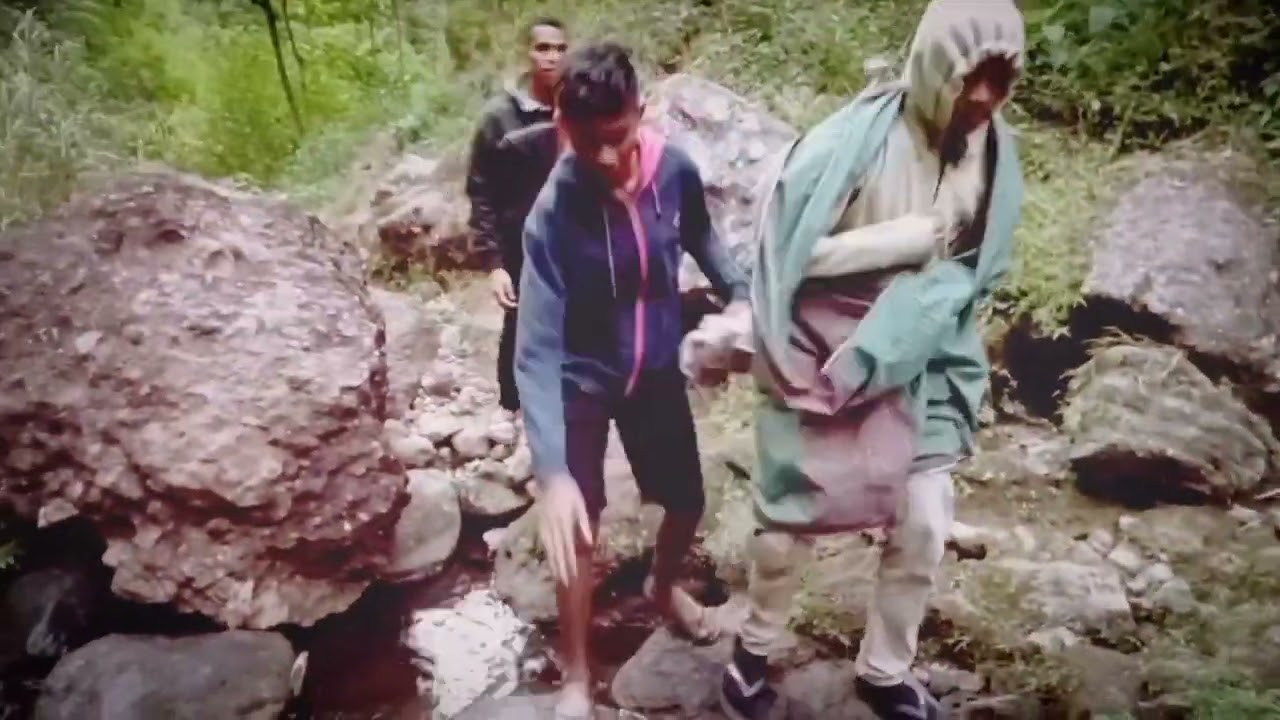 FRATER-FRATER VOCATIONIST ---- JALAN² KE AIR TERJUN MURUSOBE (DETUNAKA-WOLOFEO)