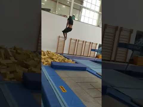 الاختفاء في الاسفنج ترامبولين 