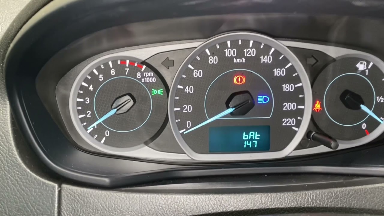 Testando a bateria e o alternador com a função oculta do painel do Ford Ka