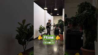 Scherzo pianta finta al compleanno di 18 anni Fake Tree Prank 🫵 PRANK 🫵 #bushman #bushmanprank