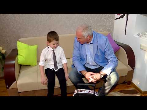 დაღუპული პოლიციელის შვილი სკოლაში პირველად შს მინისტრმა წაიყვანა