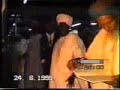 شيخ احمد ابوالفتح وشيخ المسكين وكثير من الشيوخ الطريق التجانية في حول العالم في حضرة مولد الشريف١٩٩٩ شيخ احمد ابوالفتح وشيخ المسكين وكثير من الشيوخ الطريق التجانية في حول العالم في حضرة مولد الشريف١٩٩٩