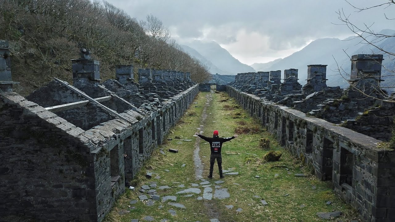 A True Time Capsule: Abandoned Cottage With a Rare Car Outdoors BRYCE