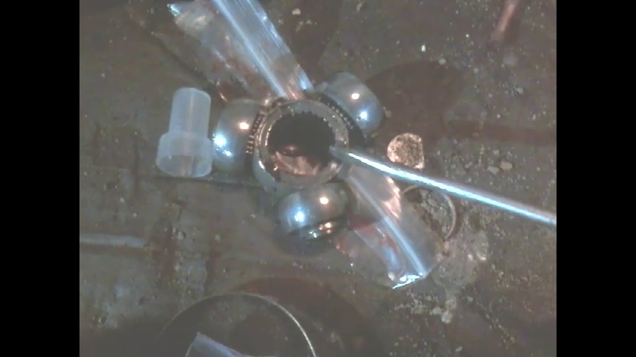 как поменять пыльник внутреннего левого ШРУСа и сальник NISSAN ALMERA ...