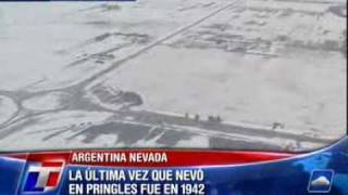 Coronel Pringles bajo nieve.